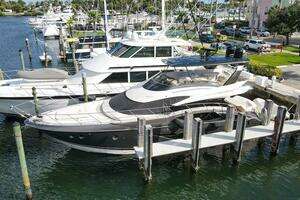 2016 Marquis 660 Sport Yacht thumbnail 1