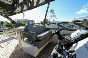 2016 Marquis 660 Sport Yacht thumbnail 29