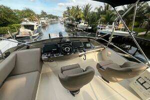 2017 Marquis 500 Sport Yacht thumbnail 17