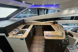 2017 Marquis 500 Sport Yacht thumbnail 30