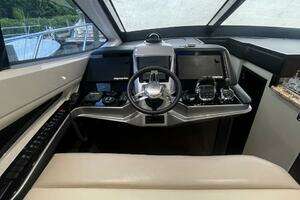 2017 Marquis 500 Sport Yacht thumbnail 28