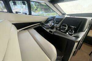 2017 Marquis 500 Sport Yacht thumbnail 34
