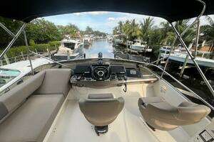 2017 Marquis 500 Sport Yacht thumbnail 16