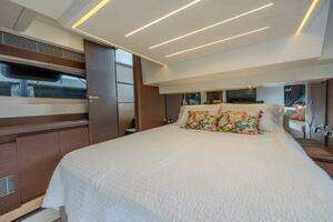 2021 Prestige 520 Flybridge thumbnail 41