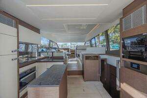 2021 Prestige 520 Flybridge thumbnail 36