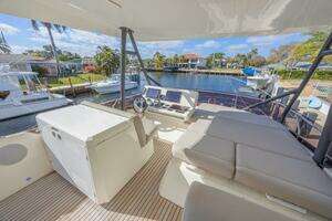 2021 Prestige 520 Flybridge thumbnail 22