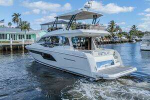 2021 Prestige 520 Flybridge thumbnail 7