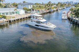 2021 Prestige 520 Flybridge thumbnail 8