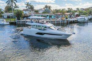 2021 Prestige 520 Flybridge thumbnail 3