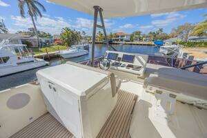 2021 Prestige 520 Flybridge thumbnail 25