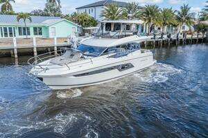 2021 Prestige 520 Flybridge thumbnail 4