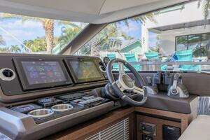 2021 Prestige 520 Flybridge thumbnail 33