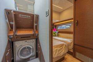 2021 Prestige 520 Flybridge thumbnail 49