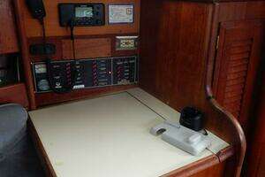 1990 Ericson 38-200 thumbnail 16