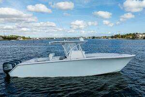 2018 SeaHunter 33 Center Console thumbnail 22