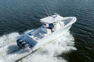 2018 SeaHunter 33 Center Console thumbnail 18