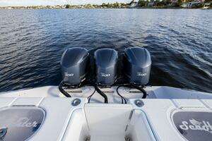 2018 SeaHunter 33 Center Console thumbnail 15