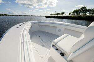 2018 SeaHunter 33 Center Console thumbnail 2