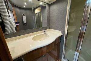 2007 Viking 52 Convertible thumbnail 18