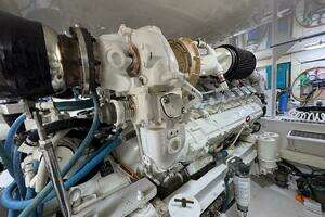 2007 Viking 52 Convertible thumbnail 43