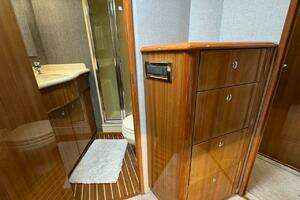 2007 Viking 52 Convertible thumbnail 17