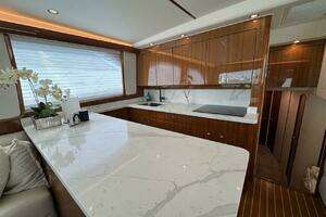 2007 Viking 52 Convertible thumbnail 10