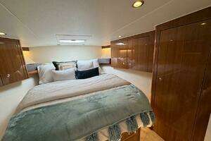 2007 Viking 52 Convertible thumbnail 23