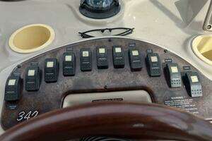 2002 Rinker 342 Fiesta Vee thumbnail 19