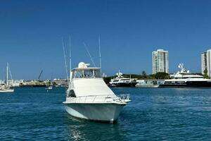 2000 Ocean Yachts 48 Convertible thumbnail 5