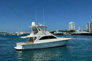2000 Ocean Yachts 48 Convertible thumbnail 10