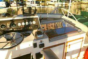 1979 Bertram 38 Convertible Sportfisher thumbnail 10