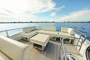 2017 Azimut 60 Flybridge thumbnail 38