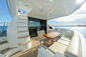 2017 Azimut 60 Flybridge thumbnail 3