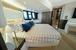 2017 Azimut 60 Flybridge thumbnail 19