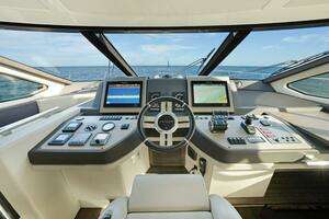 2017 Azimut 60 Flybridge thumbnail 17