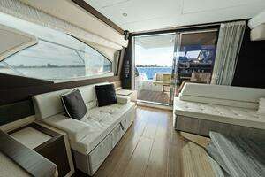 2017 Azimut 60 Flybridge thumbnail 8