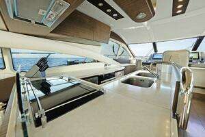 2017 Azimut 60 Flybridge thumbnail 13