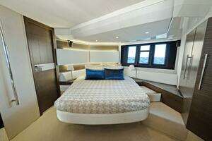 2017 Azimut 60 Flybridge thumbnail 21