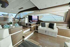 2017 Azimut 60 Flybridge thumbnail 6