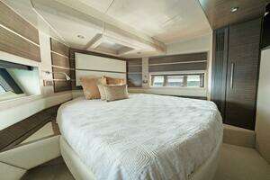 2017 Azimut 60 Flybridge thumbnail 25