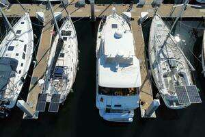 1994 Hatteras Double Cabin thumbnail 3