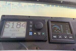 1994 Hatteras Double Cabin thumbnail 25