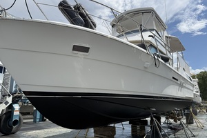 Escape 40ft Hatteras Yacht For Sale
