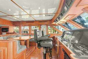 2006 Paragon Cockpit thumbnail 7