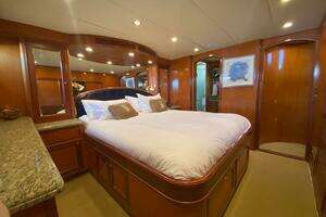2005 Offshore Yachts thumbnail 21