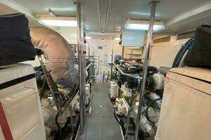 2005 Offshore Yachts thumbnail 32