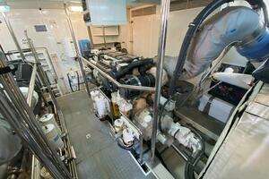 2005 Offshore Yachts thumbnail 31