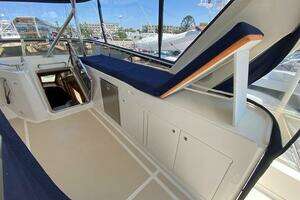 2005 Offshore Yachts thumbnail 17