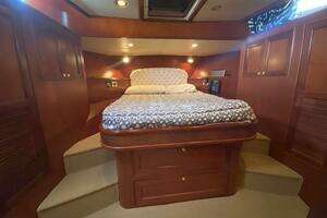 2005 Offshore Yachts thumbnail 27