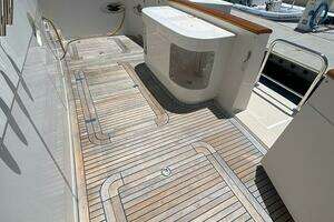 2005 Offshore Yachts thumbnail 20
